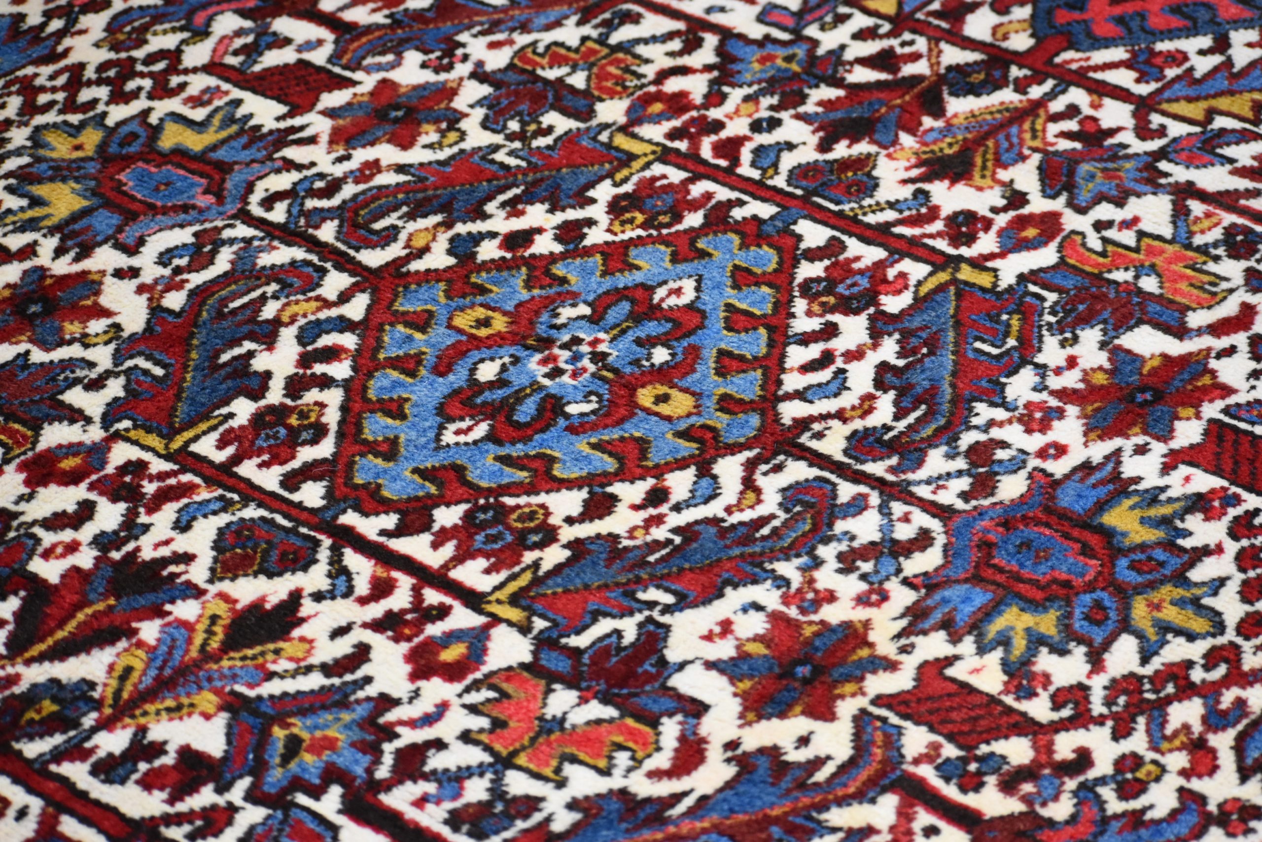 20415 Persian Heriz 11'5 x 8'5 Details 3