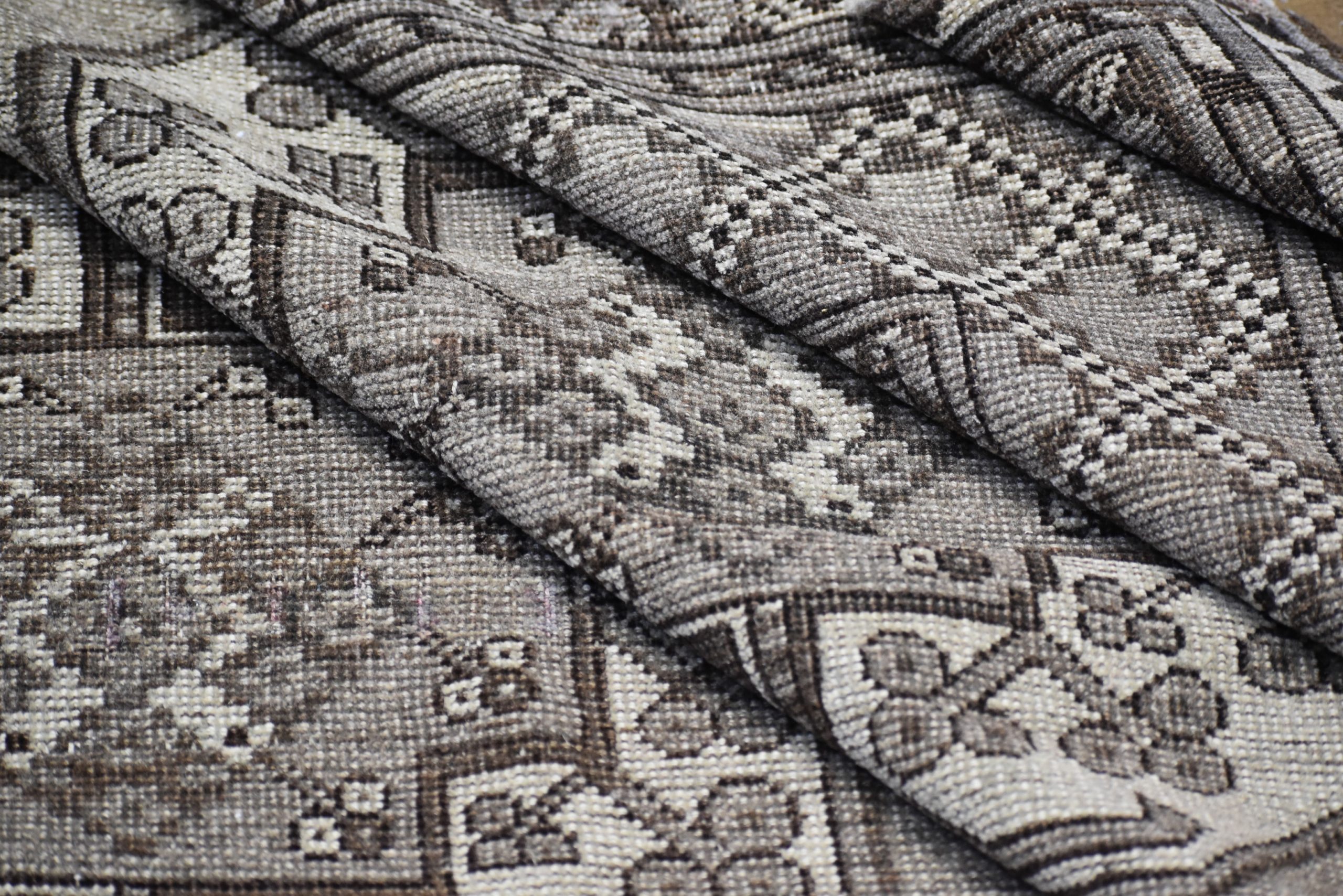 20417 Afghan Mongolia 10'8 x 8 Details 4