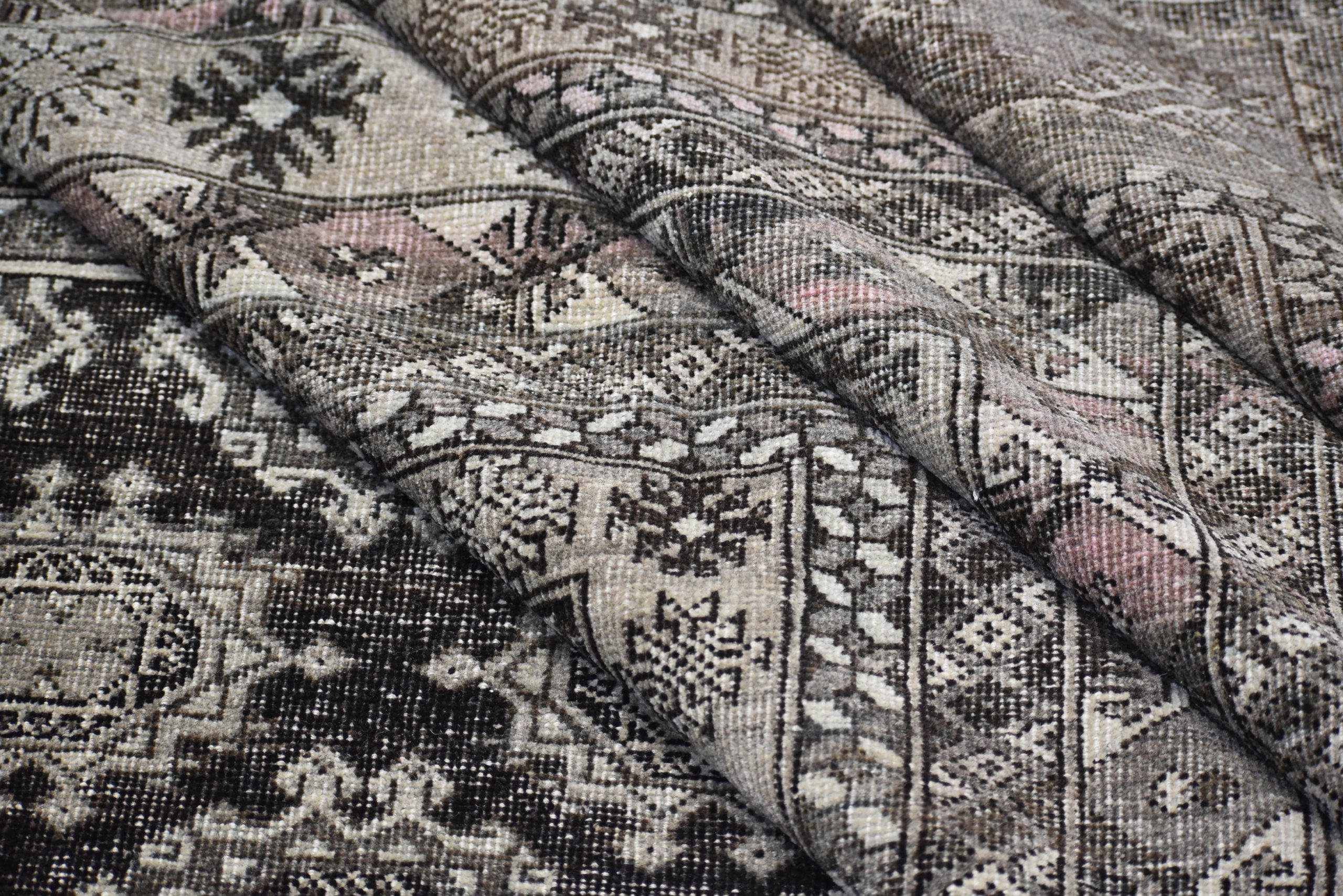 20419 Mongol Afghan 12'5 x 10'3 Details 3